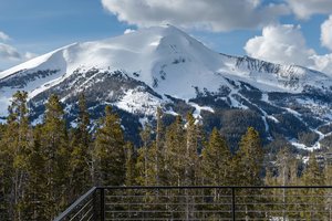 Image of OUTCROP +8,567